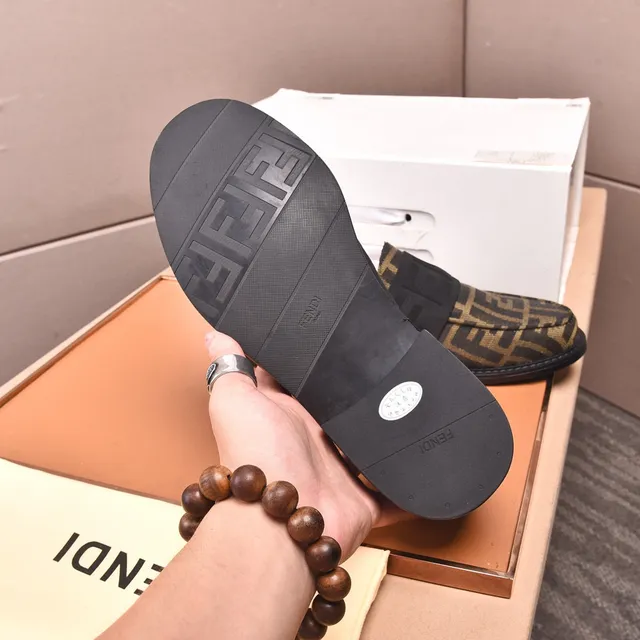 Fendi FF Loafer بني وأسود Zucca Jacquard مكاسين slip-on 3