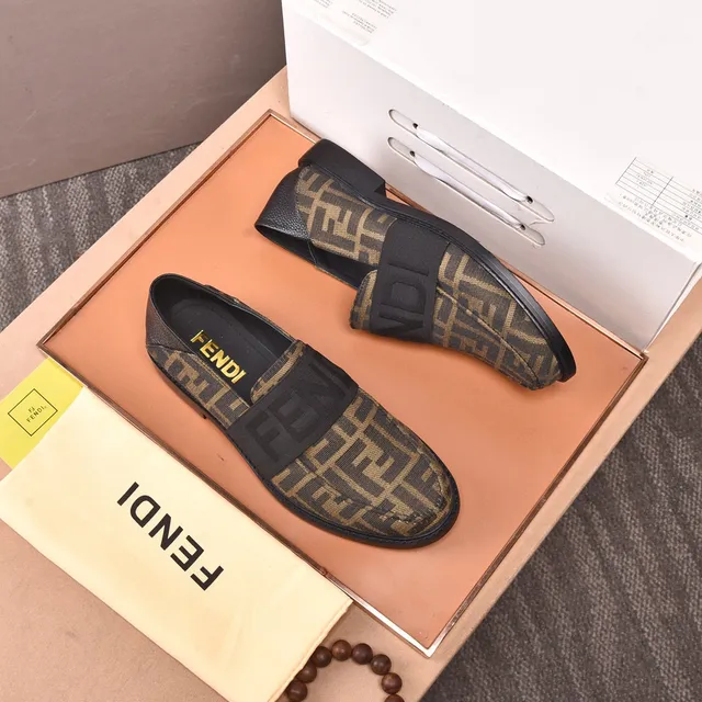 Fendi FF Loafer بني وأسود Zucca Jacquard مكاسين slip-on 8