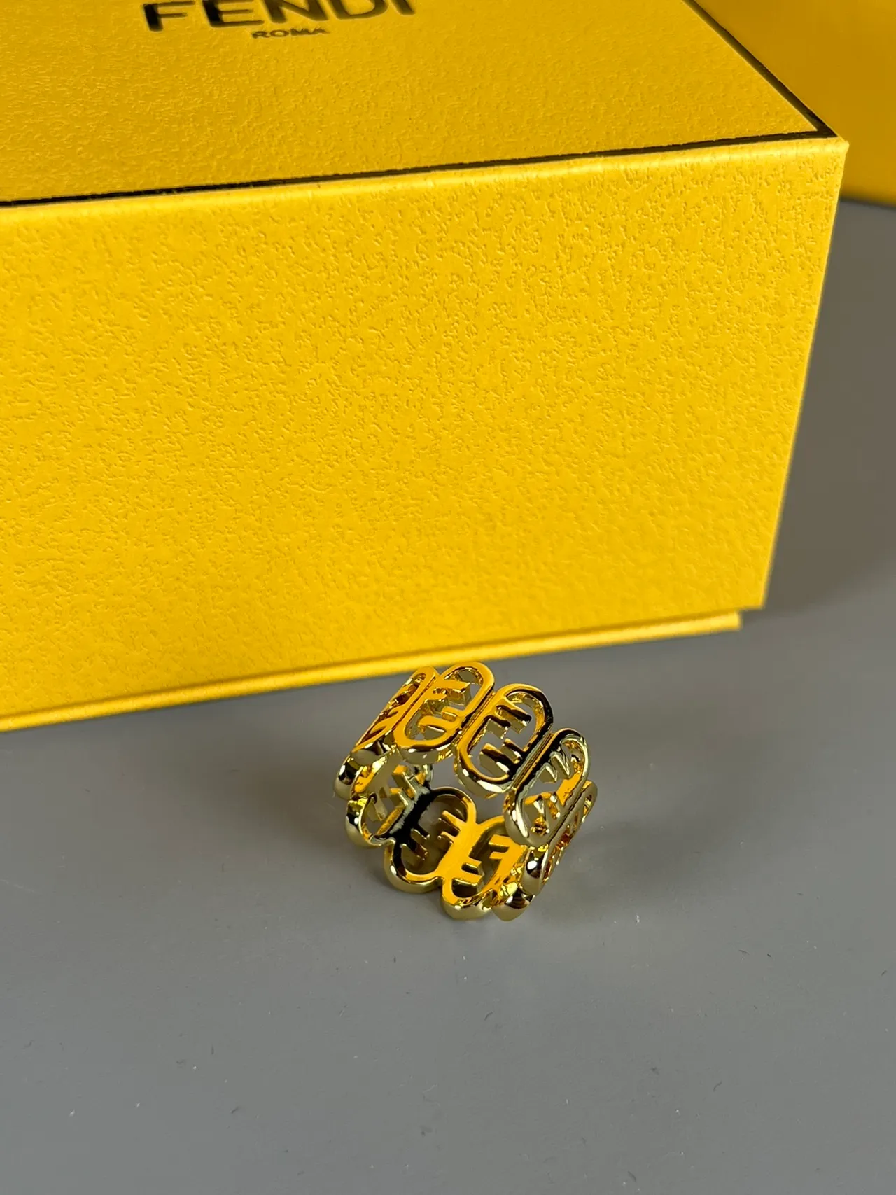 Fendi FF حلقة ذهبية نطاق واسع 5