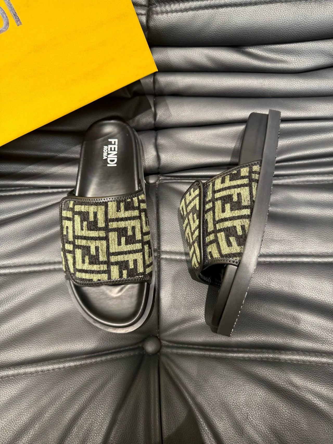 Fendi FF Slide Negro y Verde Oliva Monogram Chanclas 3