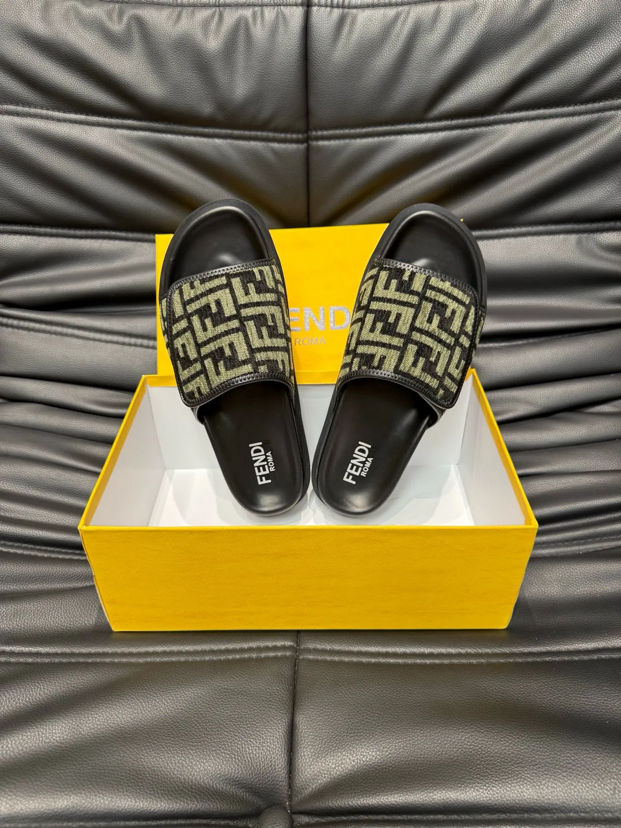 Fendi FF Slide Negro y Verde Oliva Monogram Chanclas 5