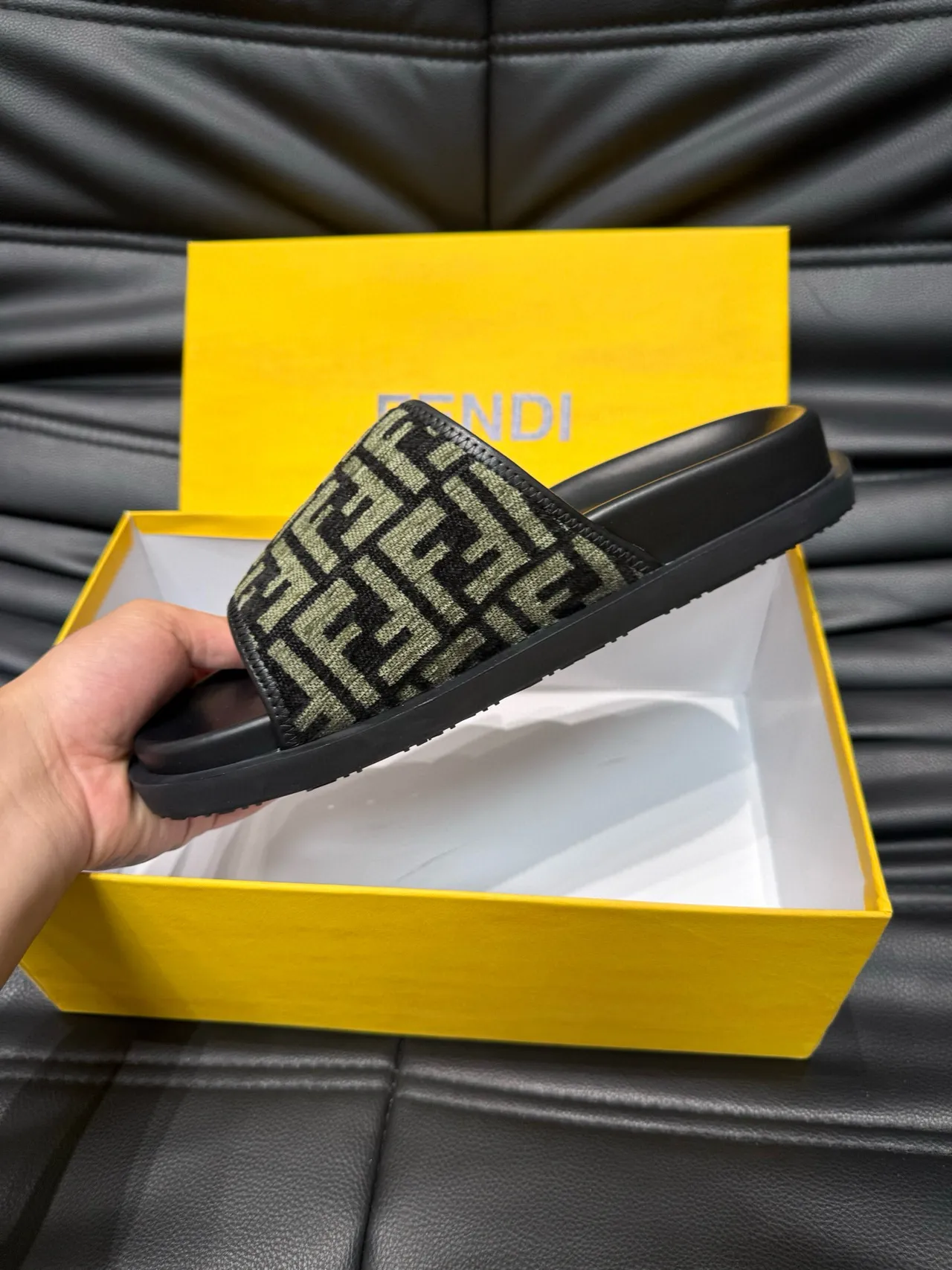 Fendi FF Slide Negro y Verde Oliva Monogram Chanclas 8