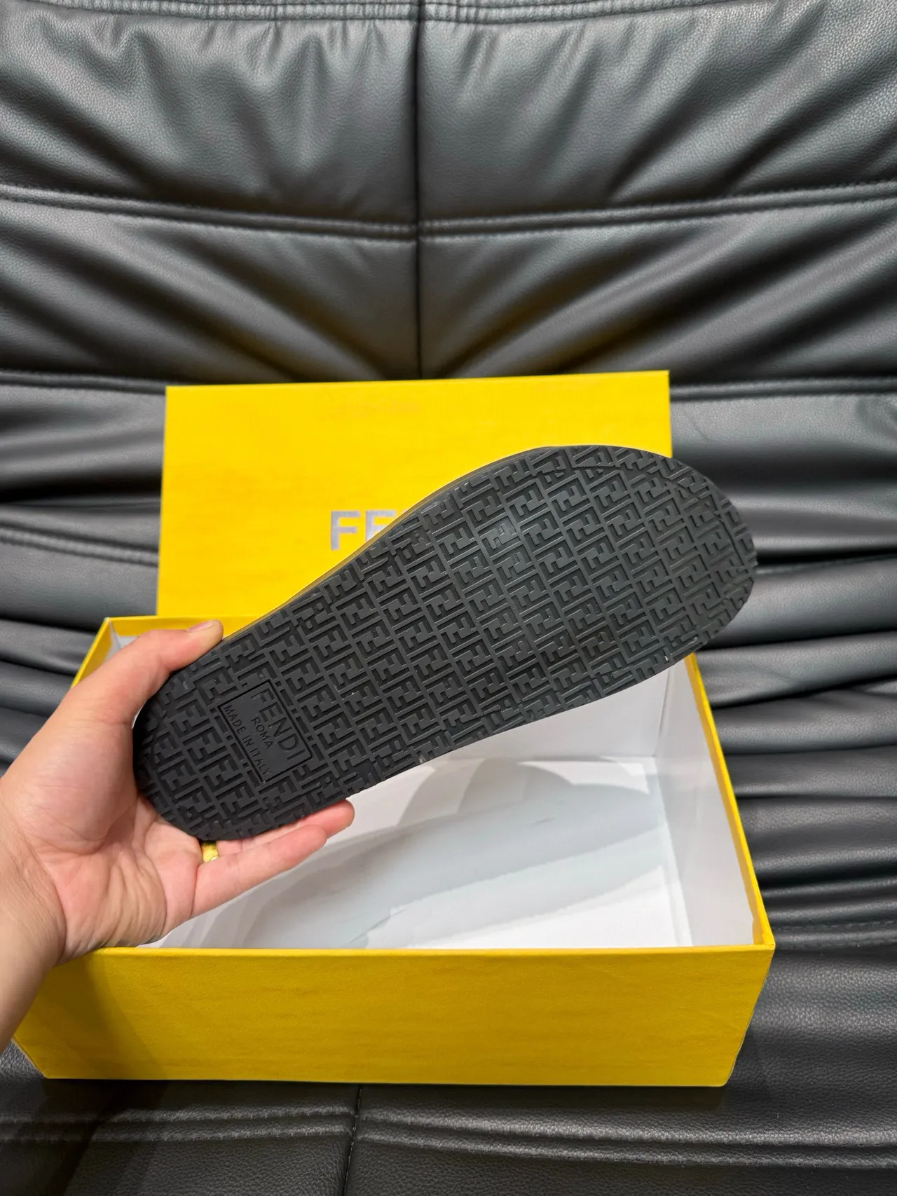 Fendi FF Slide Negro y Verde Oliva Monogram Chanclas 9