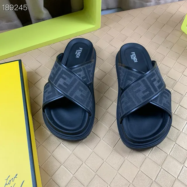 Fendi FF Slide Sandálias de plataforma com monograma preto em webbing 8