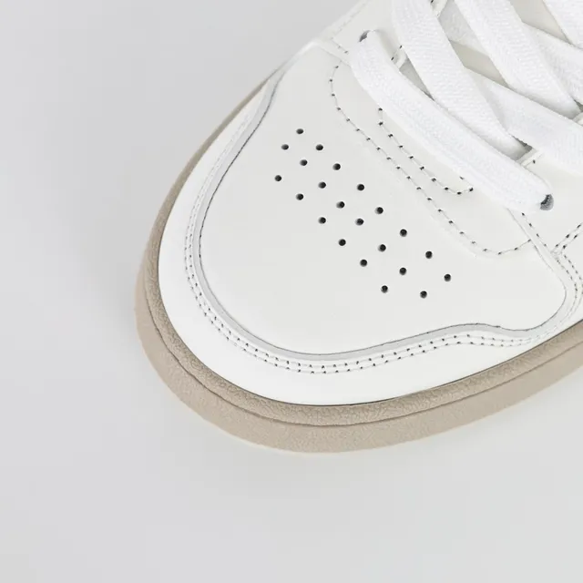 Fendi Lifestyle Sneaker أبيض بيج منخفض القمة بانيل جلد أسلوب الحياة 5