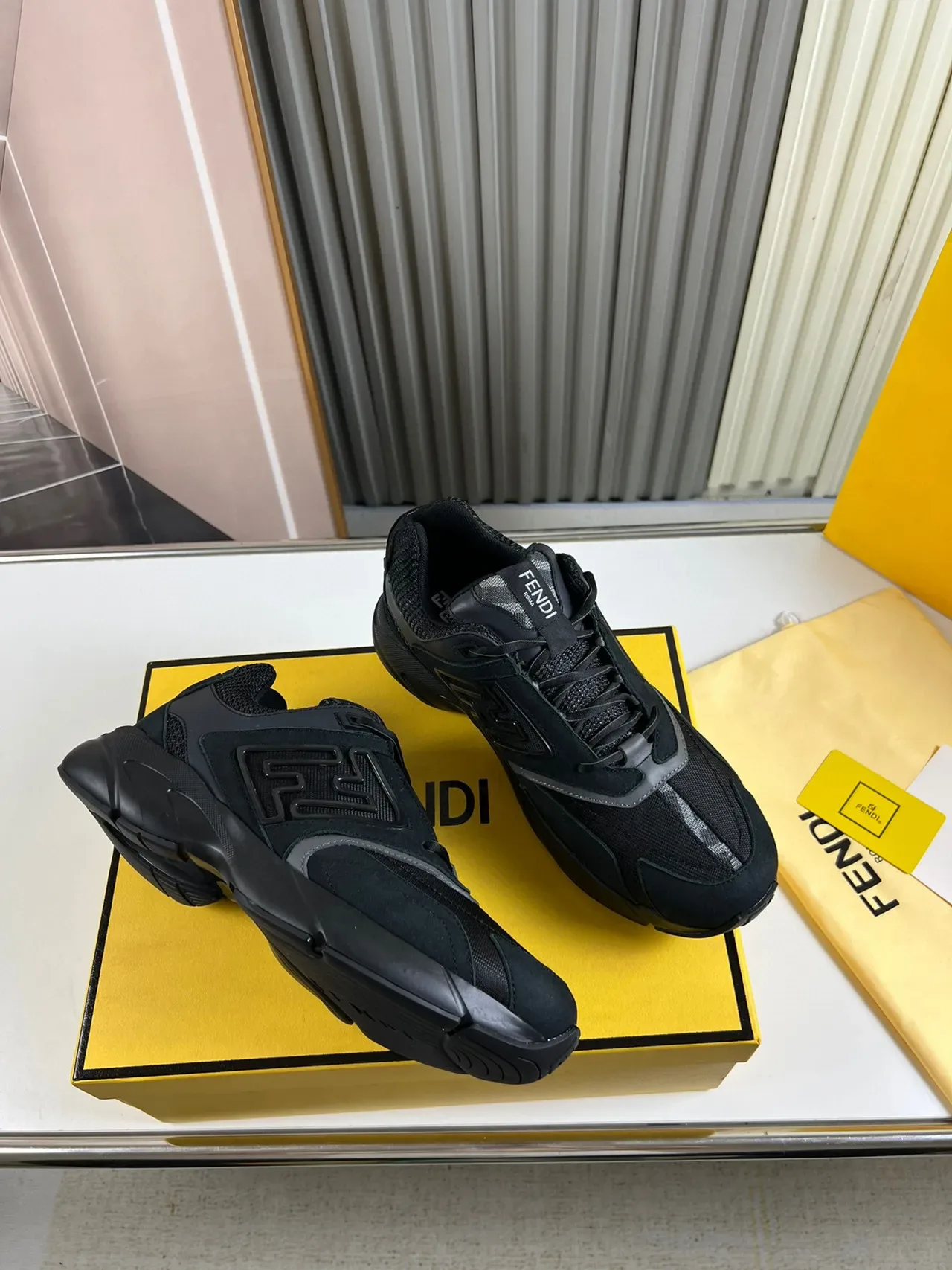 Fendi Runner Tênis Chunky Pretos 6