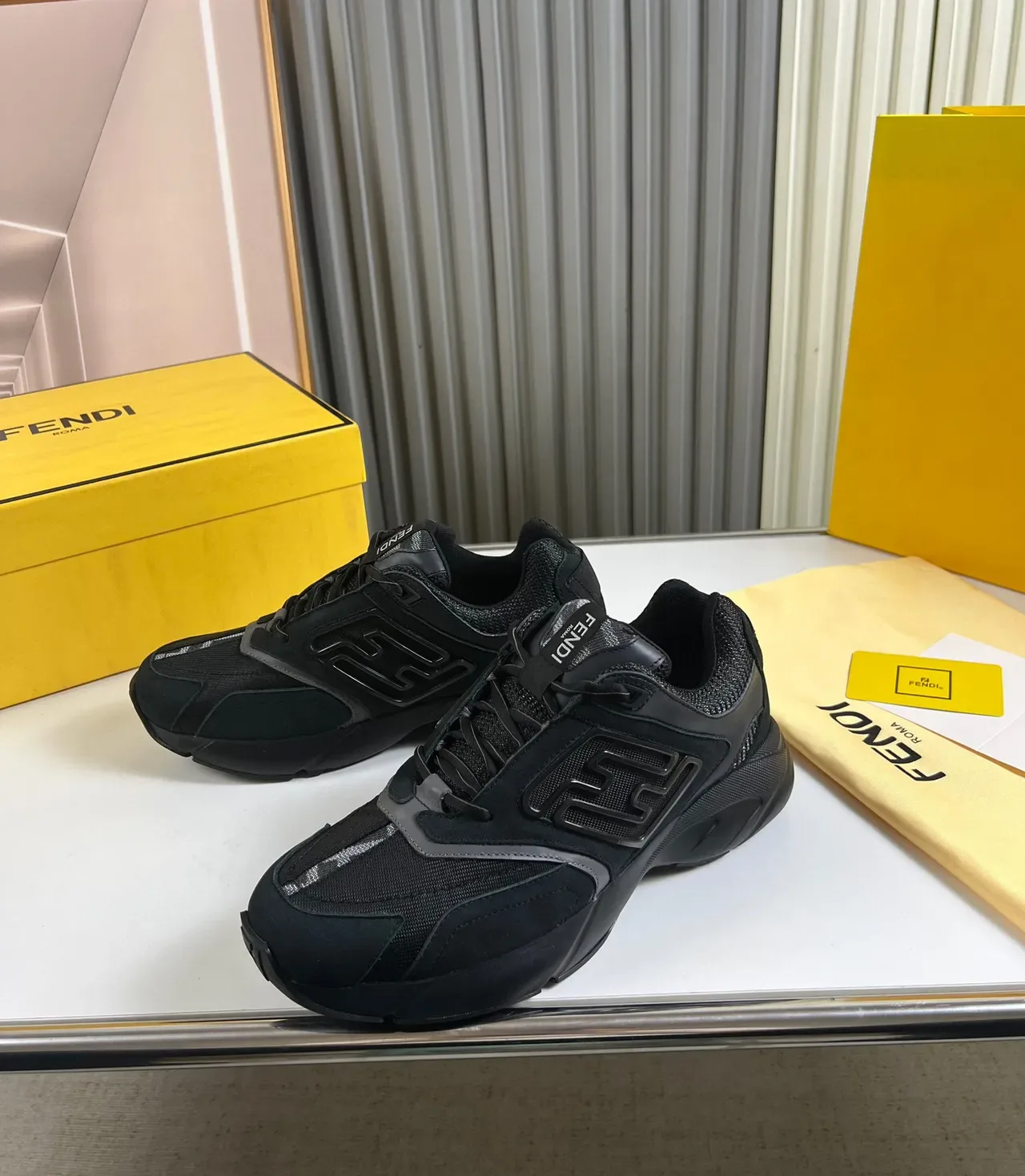 Fendi Runner Tênis Chunky Pretos 7