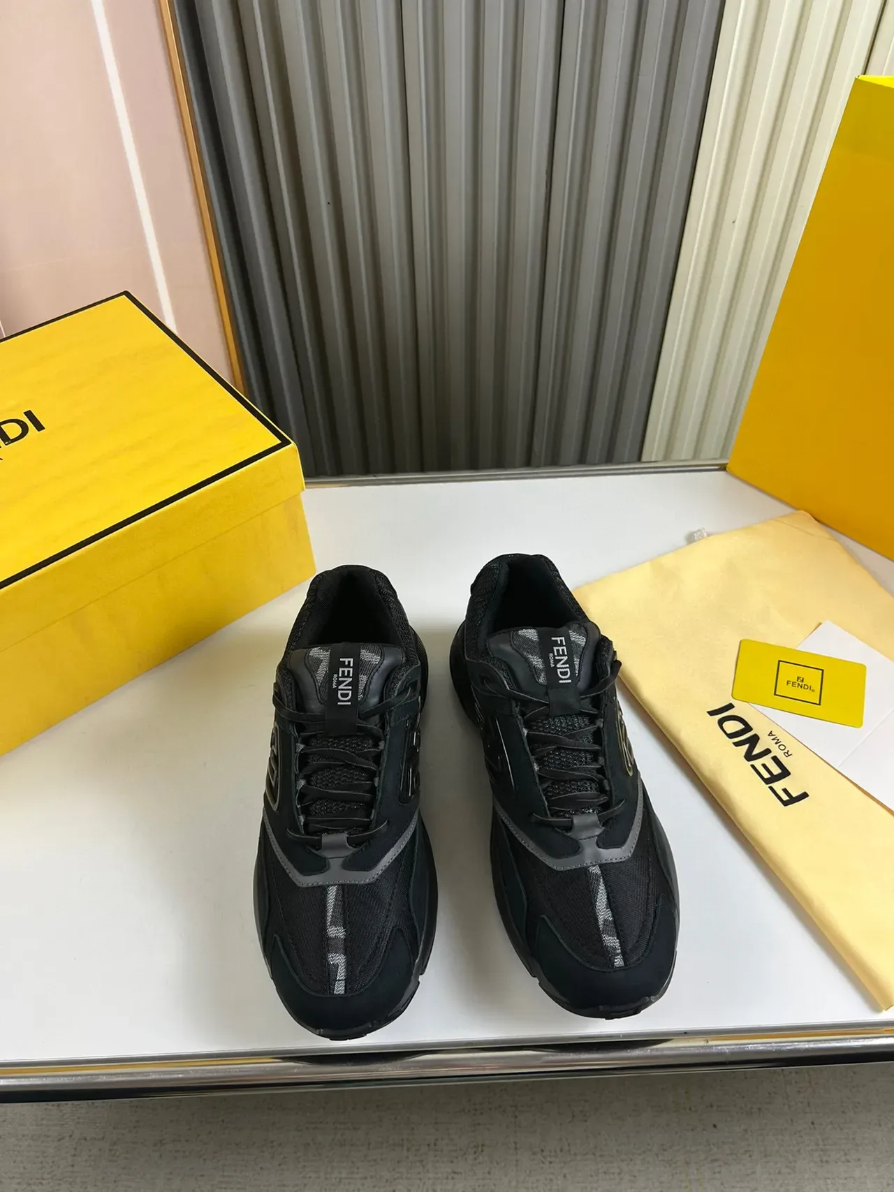 Fendi Runner Tênis Chunky Pretos 8