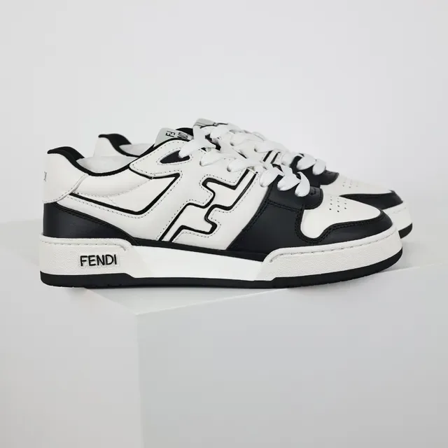 Fendi Tênis lifestyle de couro branco e preto com sola baixa 3