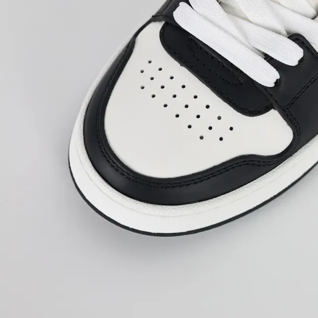 Fendi Tênis lifestyle de couro branco e preto com sola baixa 5
