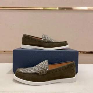vert militaire beige olive daim monogrammé panneau vamp loafer