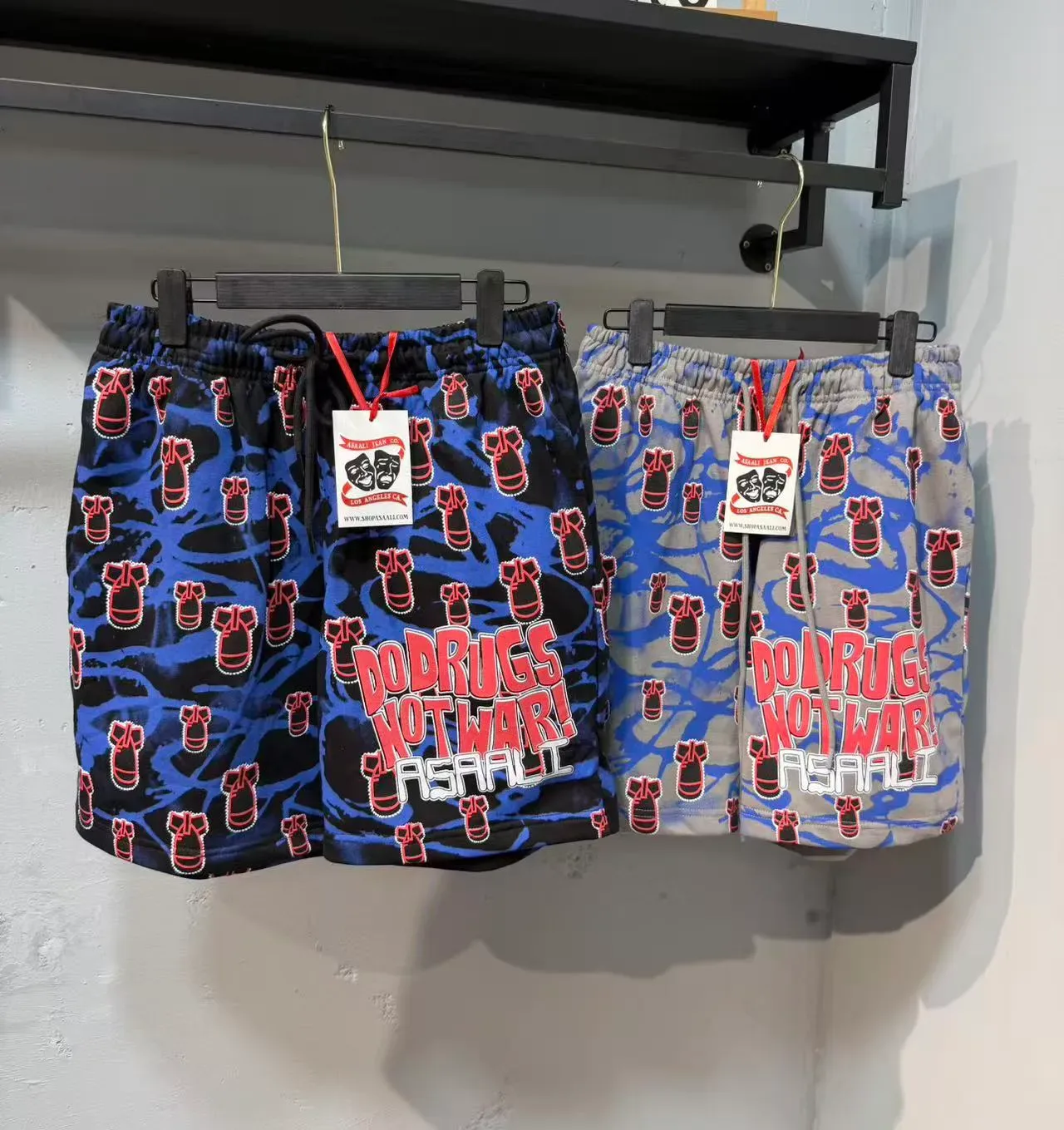 ASPHALT JEAN CO. Blue Black Red Bomb Print Graphic Shorts 3