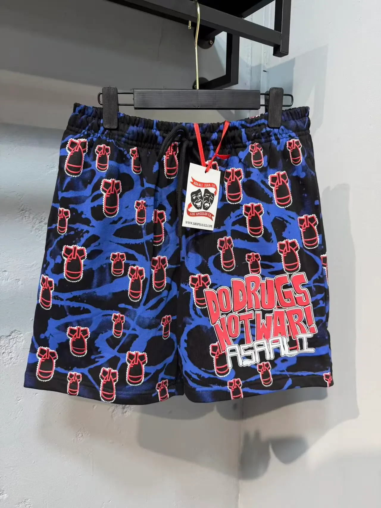 ASPHALT JEAN CO. Blue Black Red Bomb Print Graphic Shorts 4
