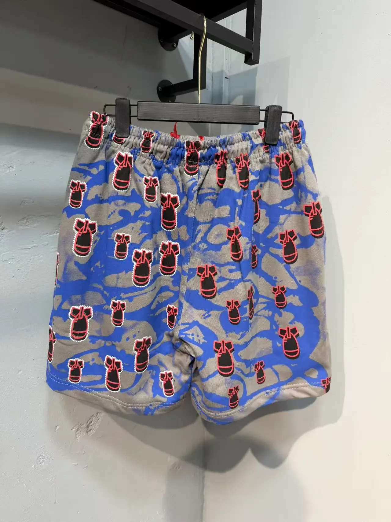 ASPHALT JEAN CO. Blue Black Red Bomb Print Graphic Shorts 7