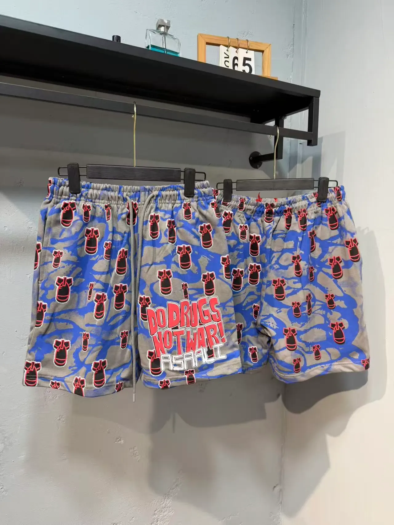ASPHALT JEAN CO. Blue Black Red Bomb Print Graphic Shorts 8