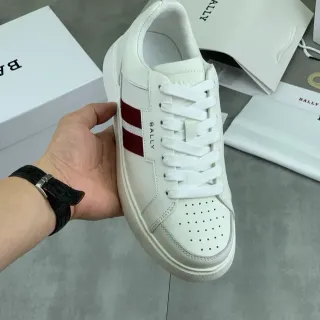 Bally Le City أبيض بوردو جلد مثقوب تو نمط حياة حذاء رياضي