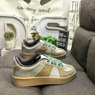 Tênis lifestyle bege verde retrô low-top com upper de material misto