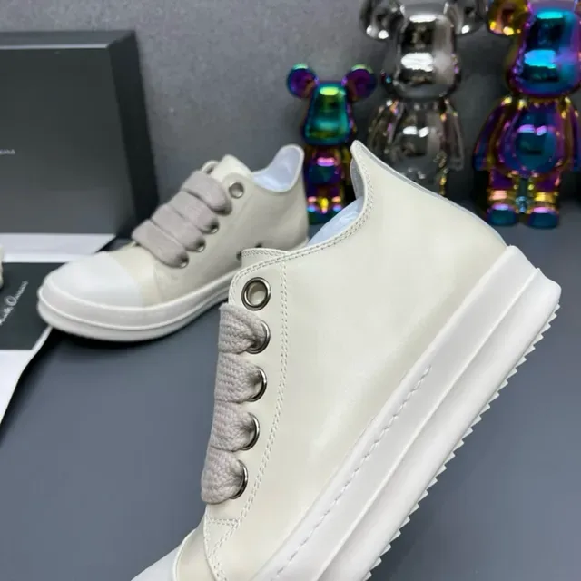 Beige White Laceless Elastic Strap Closure Smooth Upper Lifestyle Sneakers 3