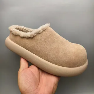Sapatos casuais bege branco com upper de imitação de camurça, gola forrada com shearling
