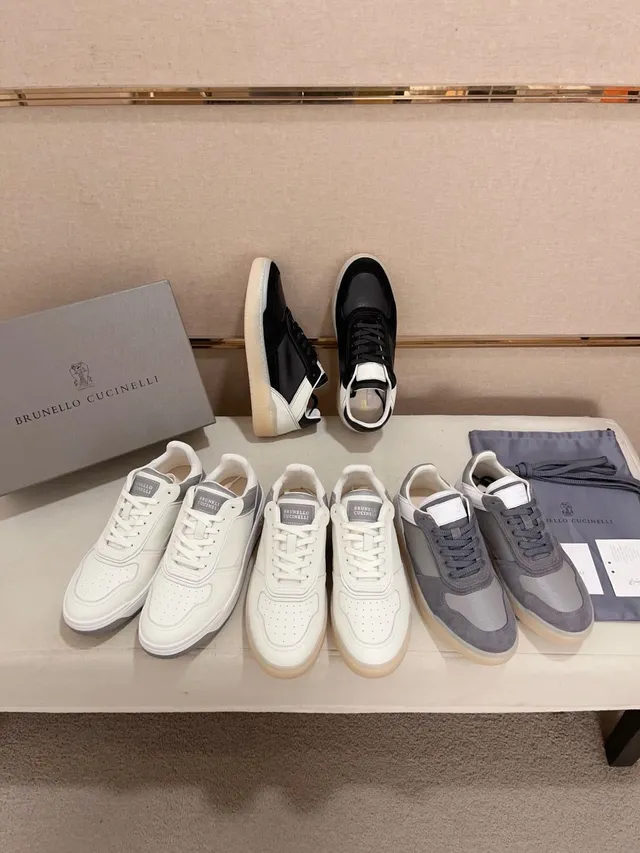 Black and White Mixed-Material Lifestyle Sneaker 2
