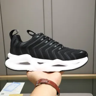 Sneaker Lifestyle Negro y Blanco Wave-Overlay Media Suela Esculpida