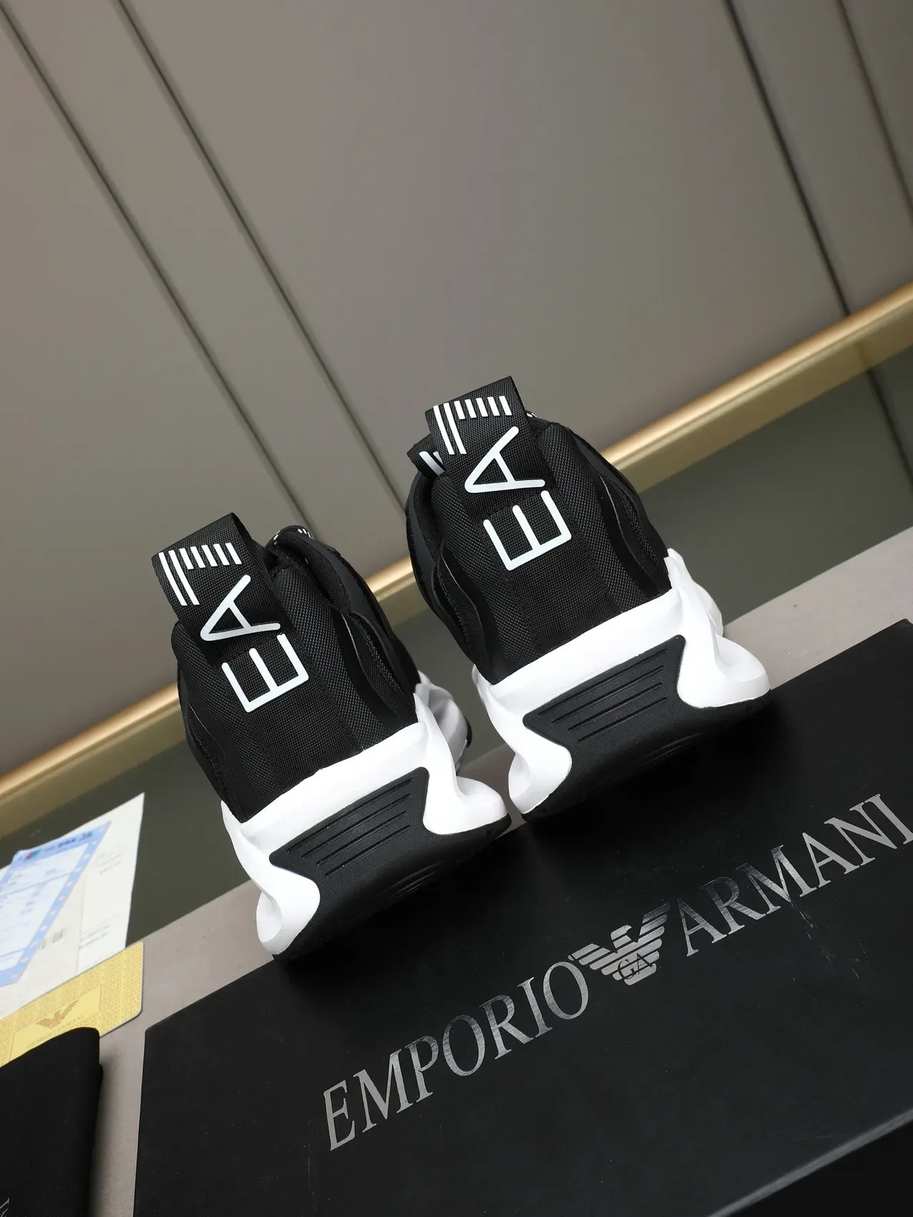 Black and White Wave-Overlay Sculpted Midsole Lifestyle Sneaker 3