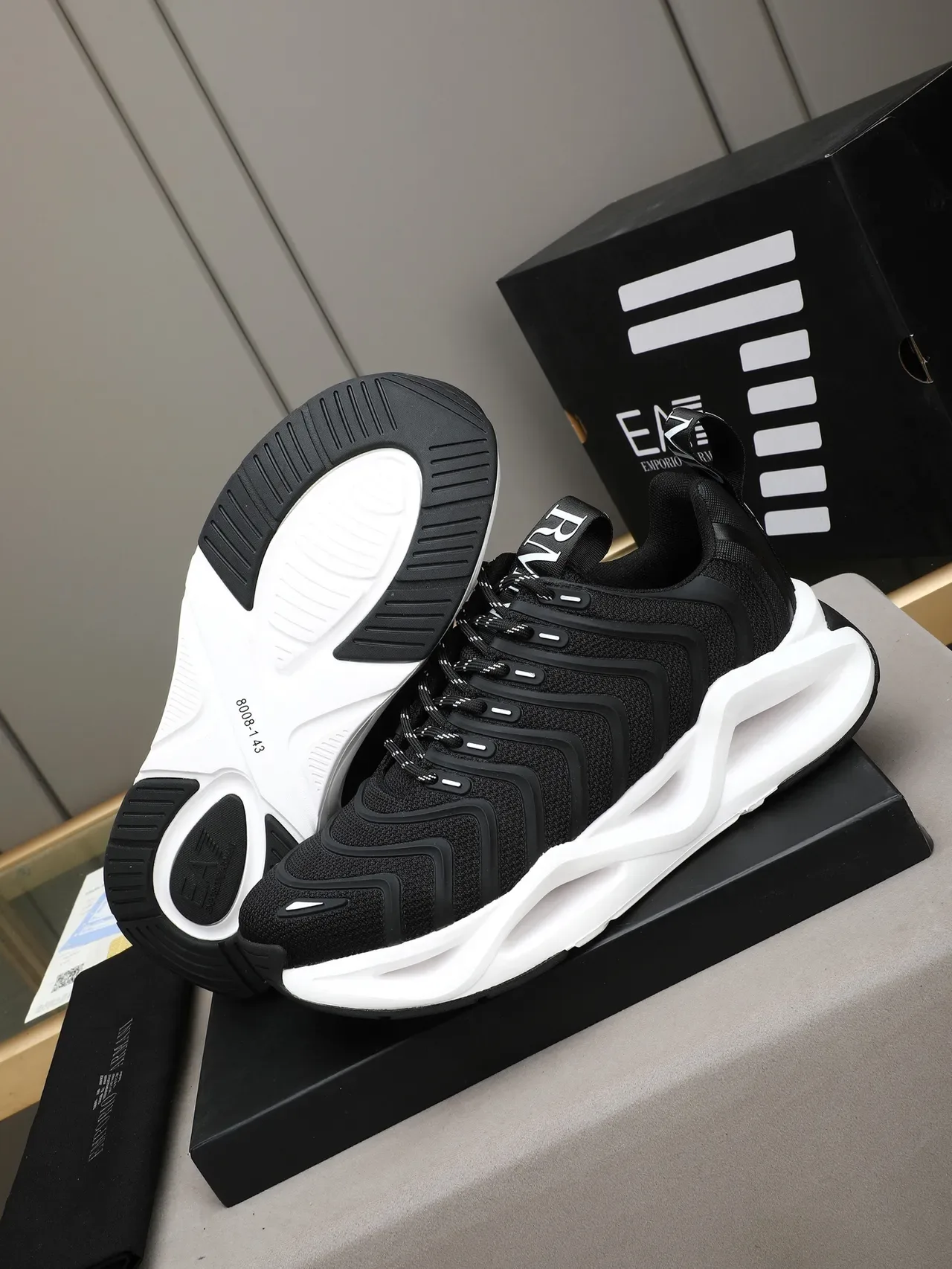 Black and White Wave-Overlay Sculpted Midsole Lifestyle Sneaker 4