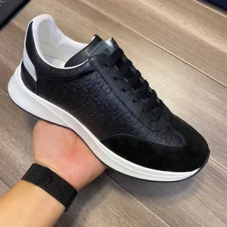 Tênis Lifestyle Preto em Couro Embossado e Camurça