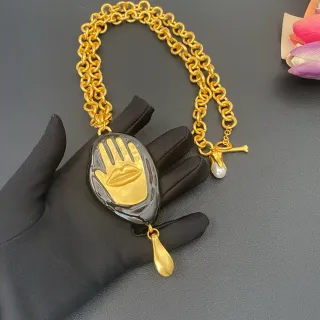黑色金 Curb Chain 光泽坠饰项链