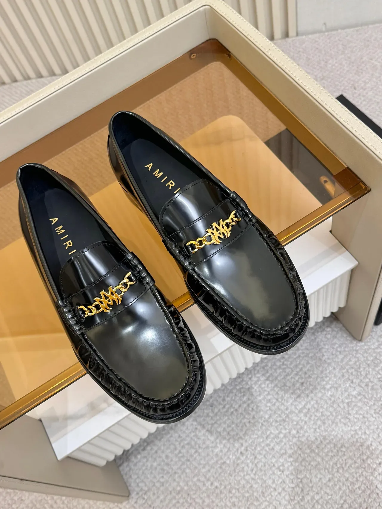 Black Gold Glossy Patent Leather Chain-Link Logo Ornament Loafer 4