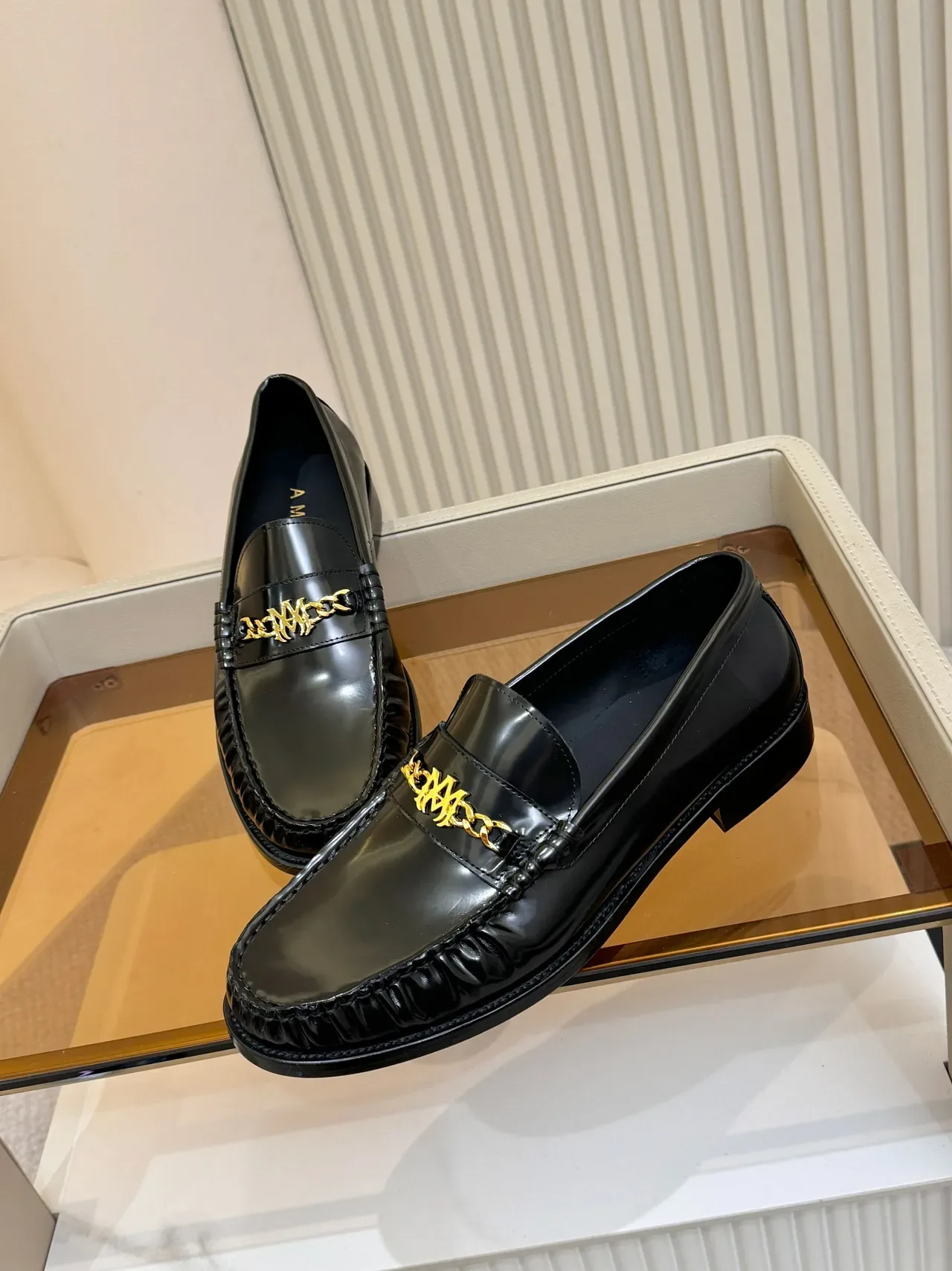 Black Gold Glossy Patent Leather Chain-Link Logo Ornament Loafer 5