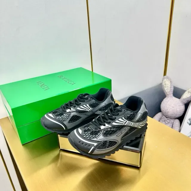 Black Gray Mesh-and-Synthetic Upper Geometric Overlay Pattern Sneakers 2