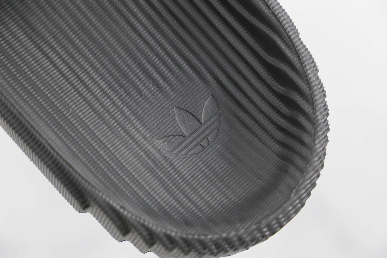 Black Molded Ribbed Strap Slipper 3