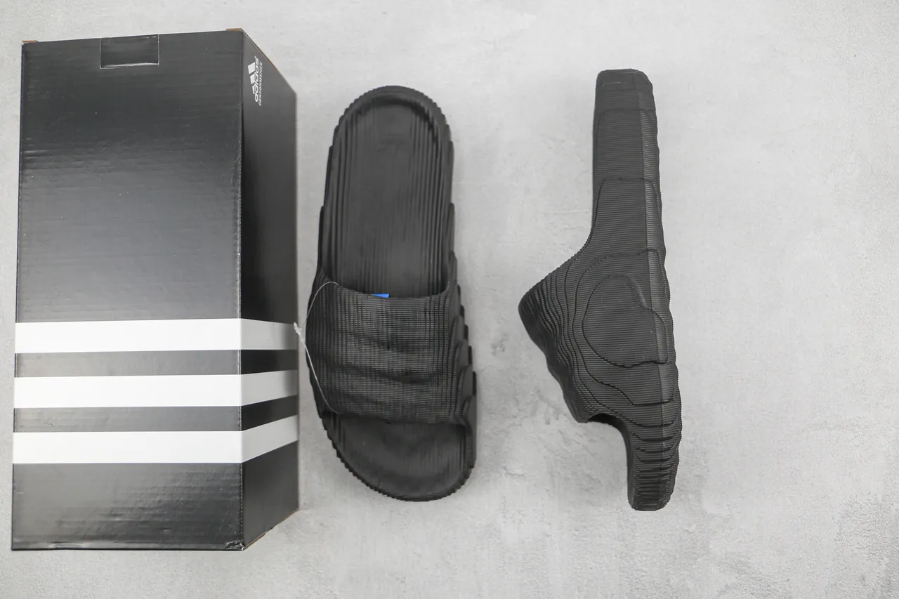 Black Molded Ribbed Strap Slipper 6