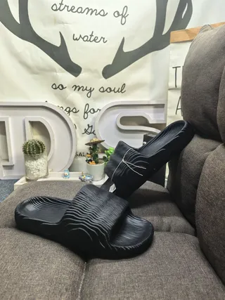 Black Molded Wave-Strap Slide Slippers 6