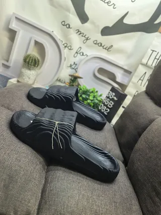 Black Molded Wave-Strap Slide Slippers 7