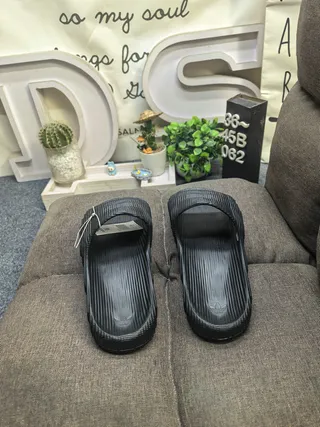 Black Molded Wave-Strap Slide Slippers 8