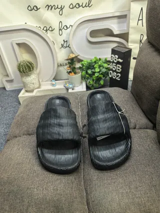 Black Molded Wave-Strap Slide Slippers 10