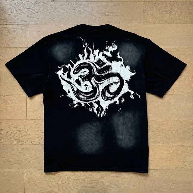 Black Red Oversized Fit Graphic Front Print T-Shirt 10
