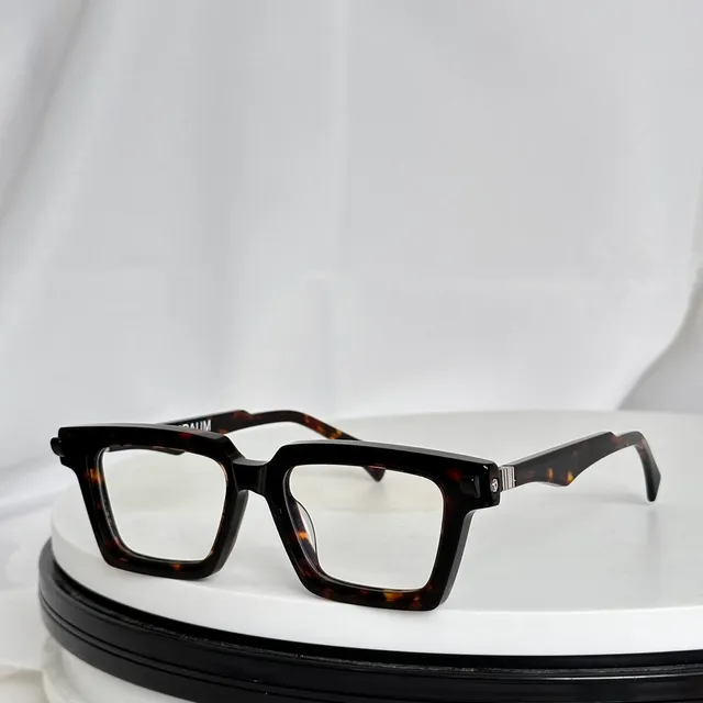 Lunettes optiques avec monture rectangulaire en acétate noire rouge accents bold sur les tempes 3