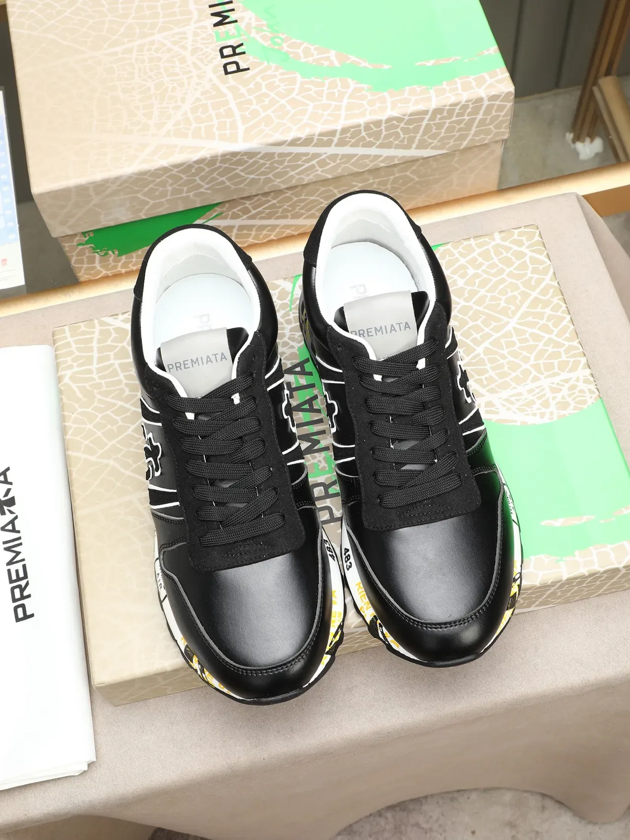 Black White Leather Upper Contrasting Stripe Detail Sneakers 3
