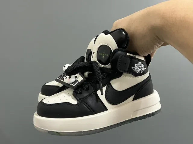 Black White Panda-Themed Plush-Lined Lifestyle Sneakers 6