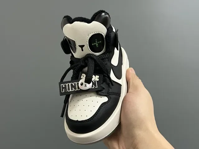 Black White Panda-Themed Plush-Lined Lifestyle Sneakers 7