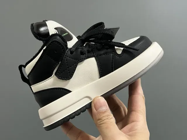 Black White Panda-Themed Plush-Lined Lifestyle Sneakers 10