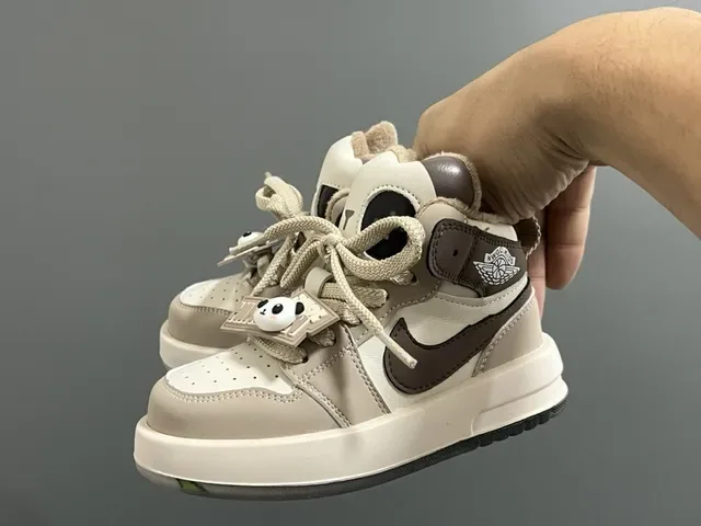 Black White Panda-Themed Plush-Lined Lifestyle Sneakers 15
