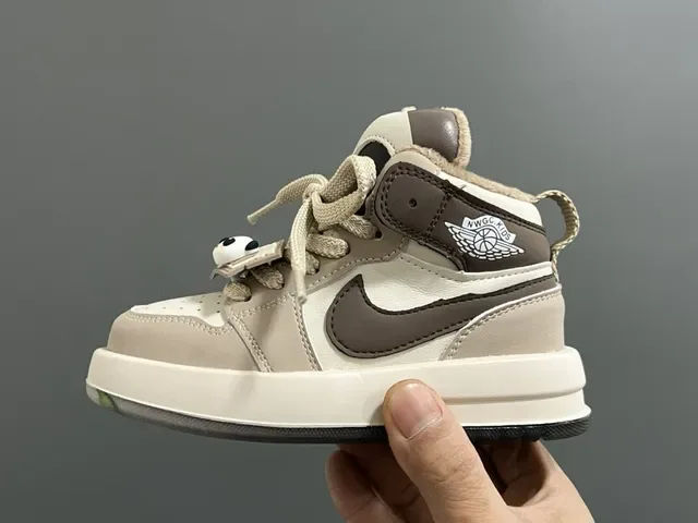Black White Panda-Themed Plush-Lined Lifestyle Sneakers 17