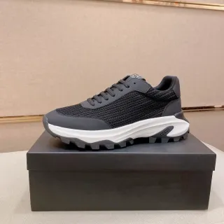 Zapatilla lifestyle con upper de tela tejida negra y suela chunky