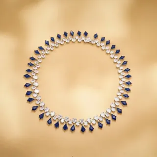 Collar de Gema Azul y Transparente con Múltiples Filas