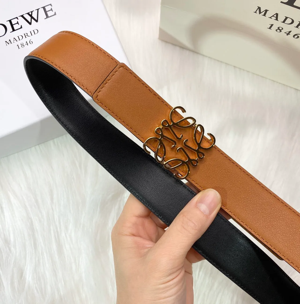 Brown Gold Tan Smooth Sculpted Buckle Leather Belt 5