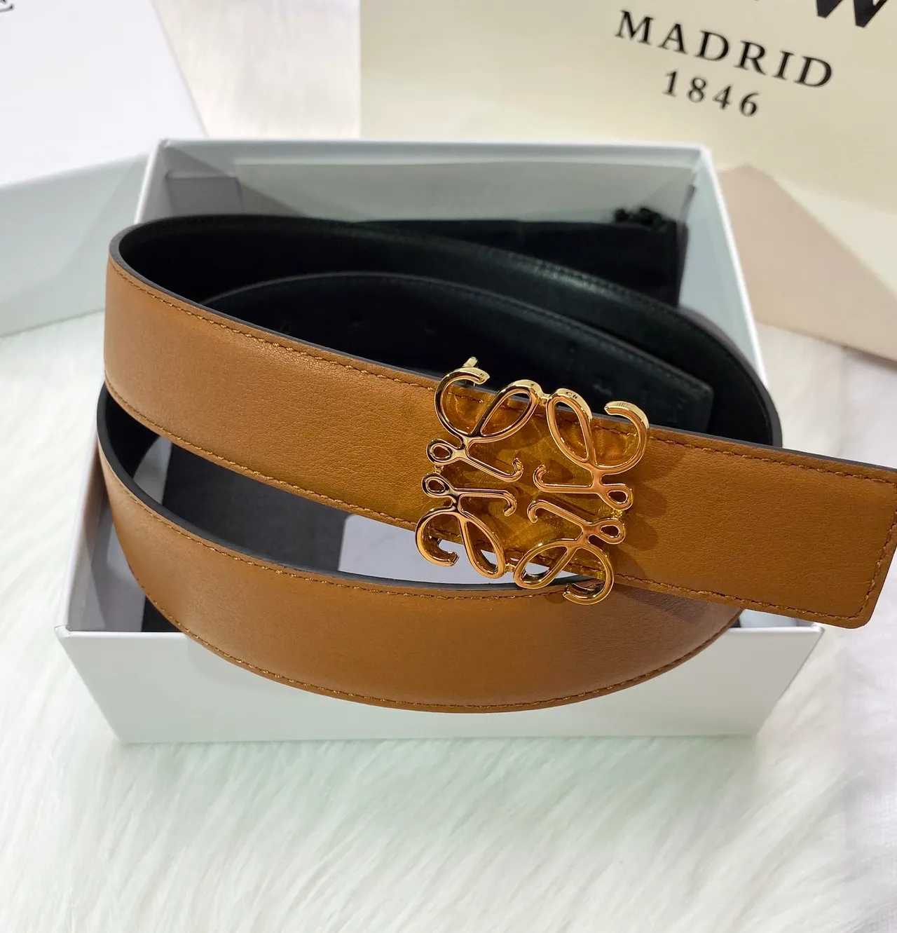 Brown Gold Tan Smooth Sculpted Buckle Leather Belt 8
